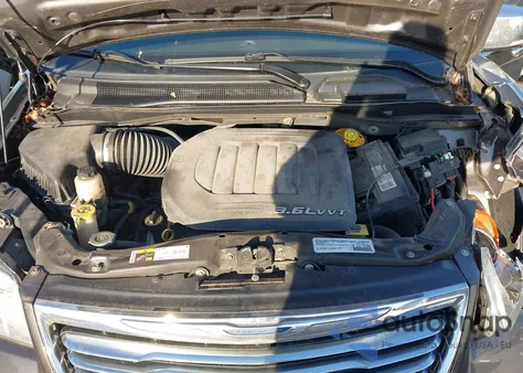 2015 Chrysler Town & Country Touring-L из США, поврежденный, VIN 2C4RC1CG3FR525890